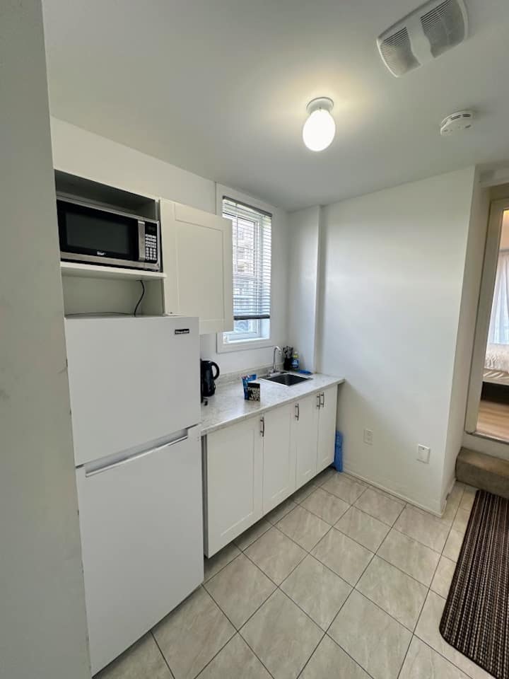 Cozy 1br Basement Apt - New Downtown Bowmanville - Bowmanville