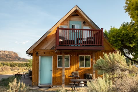 Desert Sage Chalet w/Mountain Views by Zion Bryce
