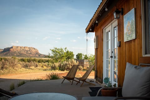 Desert Sage Chalet w/Mountain Views by Zion Bryce