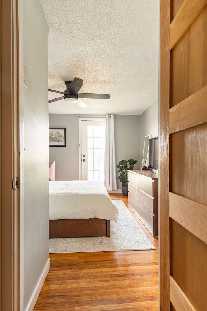4 Bdrm Home, Close To Transit & Free Parking - Toronto