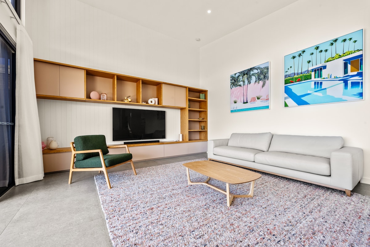 Successful Airbnb property: McKenzies Beach House in Malua Bay