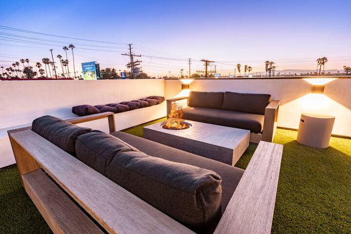 Venice Dream House! Heated Pool/Sauna & Movie Room gallery image 5