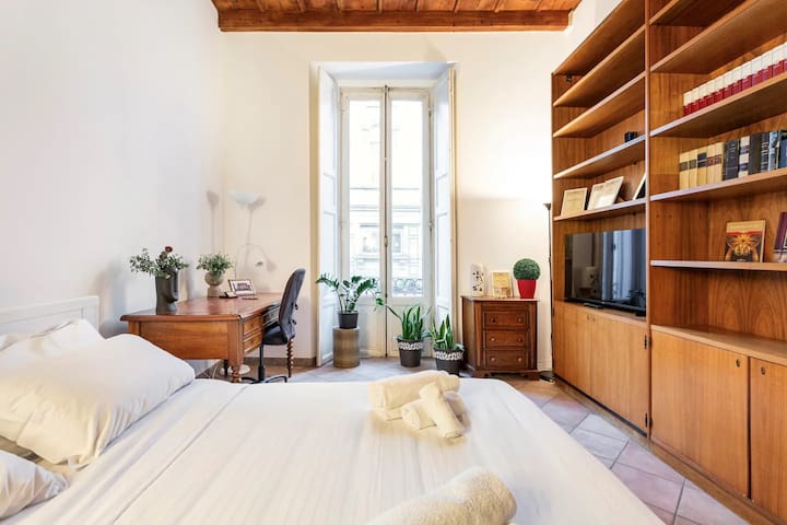 Elegant Apartment near Teatro Alla Scala