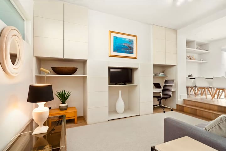 Spacious and stylish 3 bedroom garden apartment