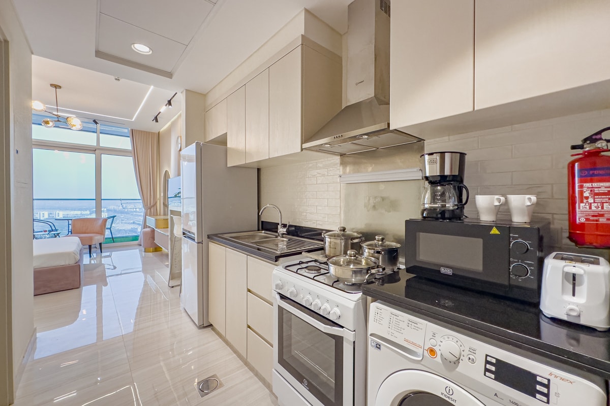 Popular Airbnb listing: Upgraded studio, golf course view, luxury awaits in Al Hebiah Third