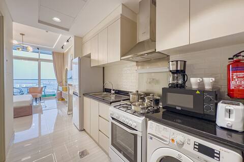 Popular Airbnb listing: Upgraded studio, golf course view, luxury awaits in Al Hebiah Third