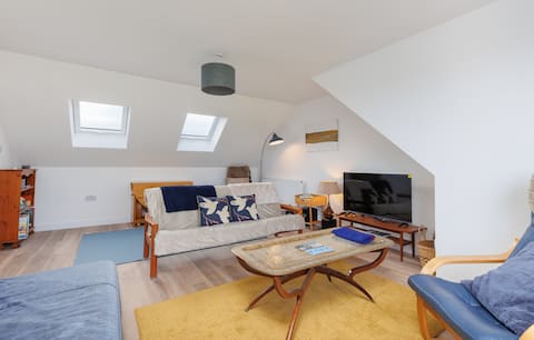 Top performing Airbnb: Sea Breeze Newly Renovated Family Seaside Home in Sandown