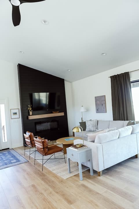 Successful Airbnb property: Ideal Beach Access| Arcades| Fire Pit| Sleeps 18+ in Garden