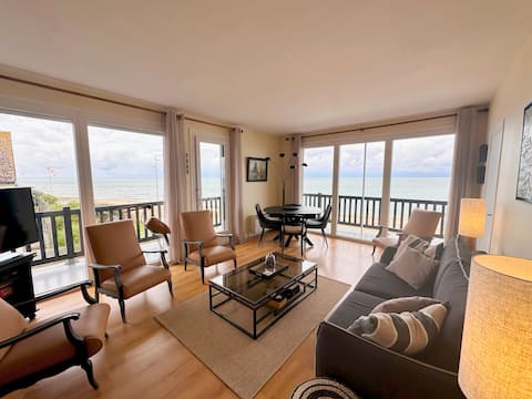 Popular Airbnb listing: Full sea view, direct beach in Blonville Sur Mer