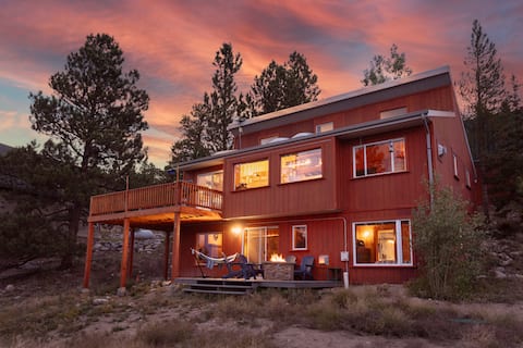 Stunning Mtn & Lake Views 3BR Cabin w/ Hot tub