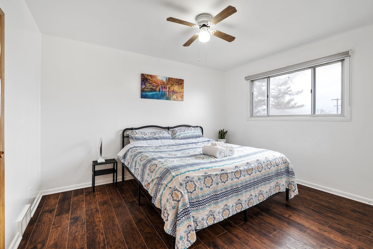 Საწოლი 193 × 203 სმ.