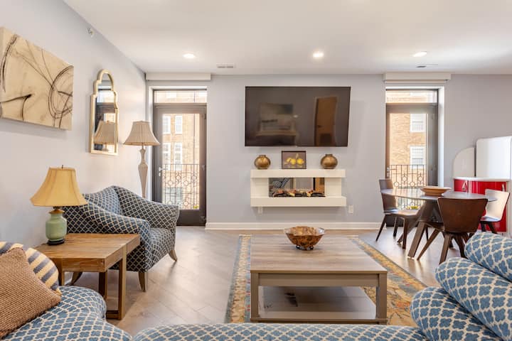 Historic Charm & Modern Comfort : Downtown Escape - Cape Charles, VA