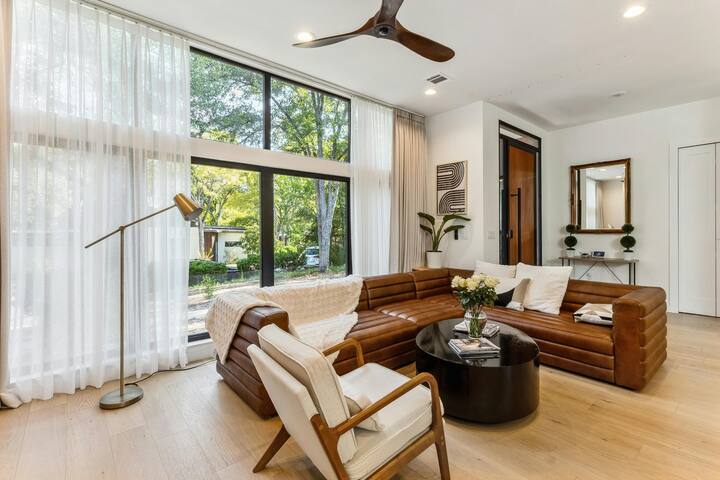 Luxury Oasis in Zilker – Walk to Barton Springs! gallery image 3