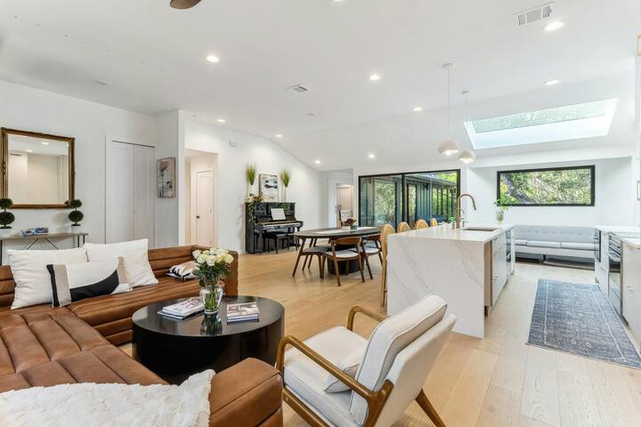 Luxury Oasis in Zilker – Walk to Barton Springs! gallery image 4