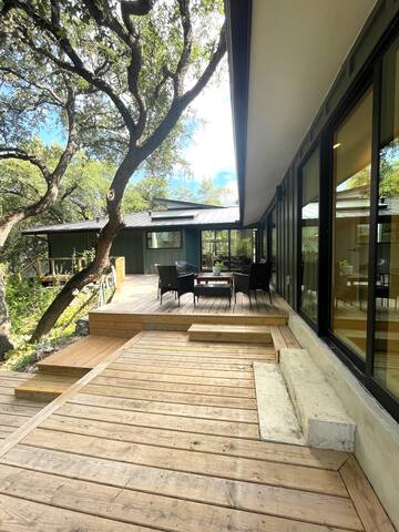 Luxury Oasis in Zilker – Walk to Barton Springs! gallery image 5
