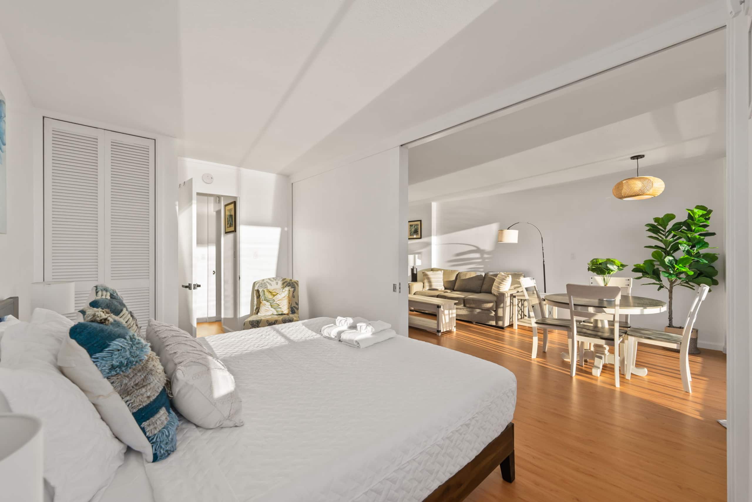 *Newly Renovated Oceanfront Waikiki- Ilikai Marina - Image 21