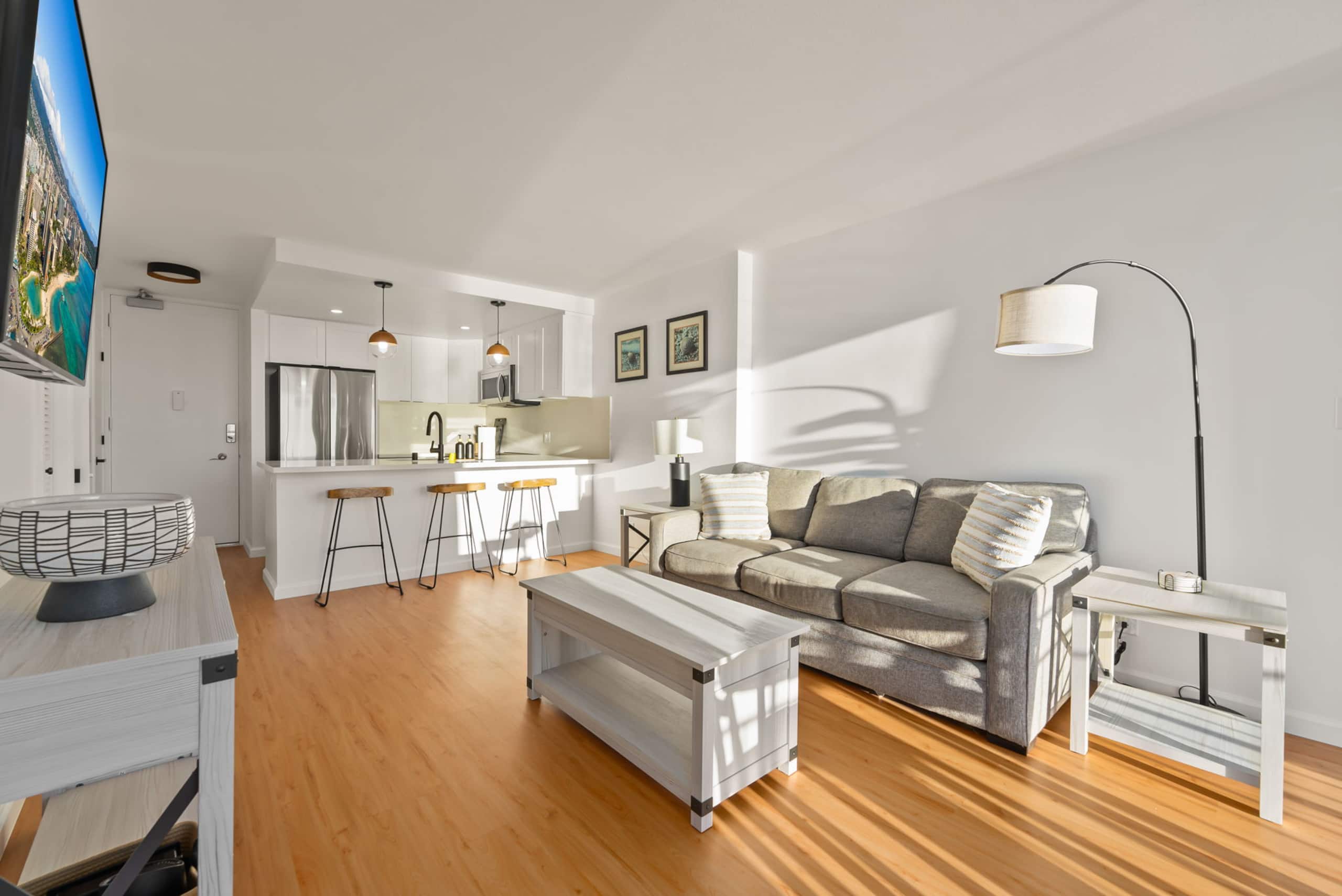 *Newly Renovated Oceanfront Waikiki- Ilikai Marina - Image 5