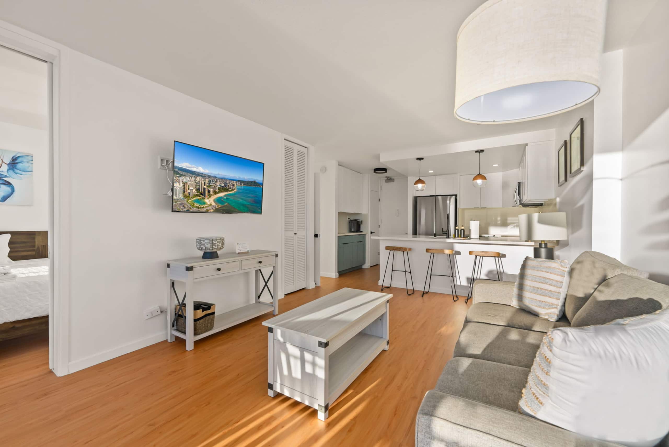 *Newly Renovated Oceanfront Waikiki- Ilikai Marina - Image 4