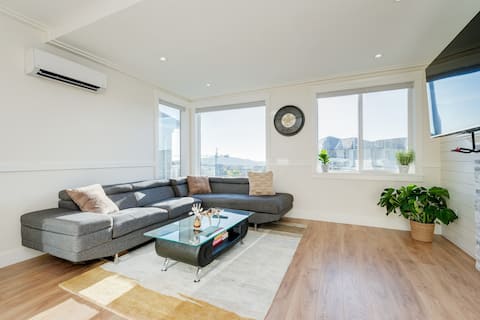 Elegant Home In Victoria,BC