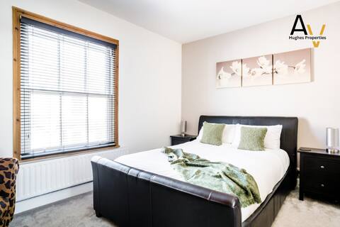 Modern 2-Bed House | Parking | Work/Leisure Stays