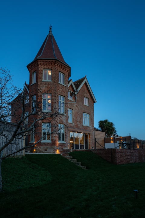 Glencaple Tower: Luxury Coastal Retreat Sleeps 12