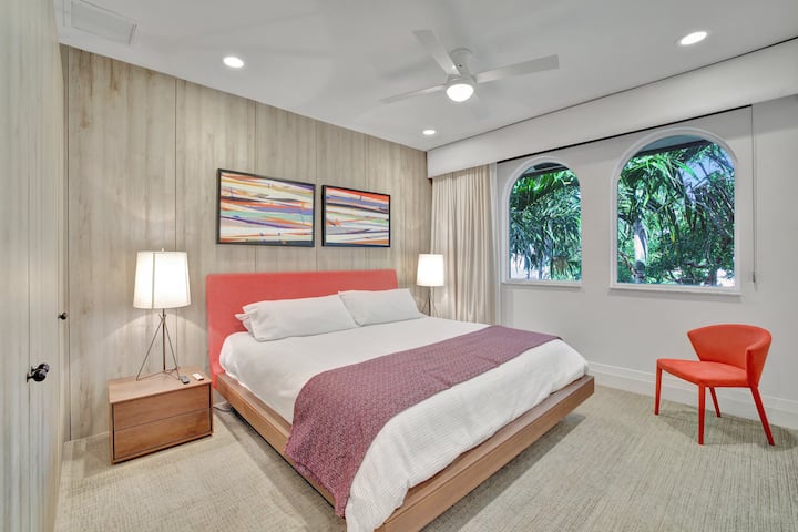 Dormitorio 4: 1 cama tamaño king y baño privado (segundo piso)