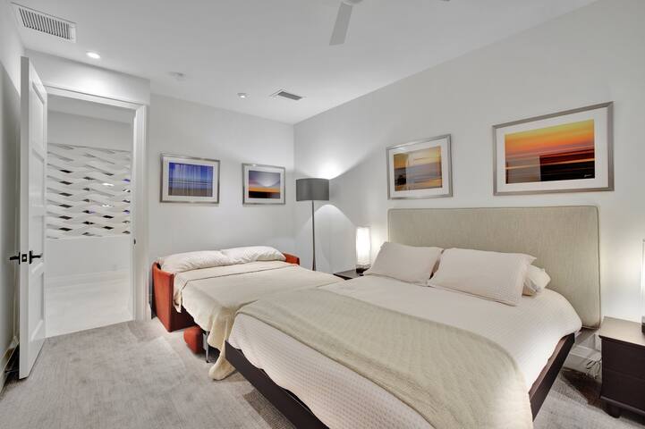 Elegant Waterfront Estate-6BR/6.5BA – off Las Olas gallery image 3