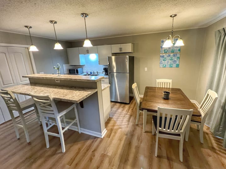 Luxurious 2br Beachside Escape - North Myrtle Beach, SC