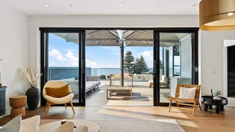 Penthouse, Views, Luxury + 2 carparks