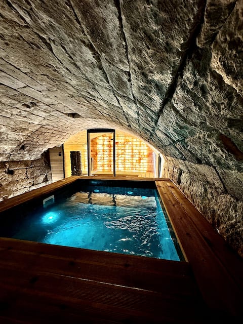 Le Spa Léon – Jacuzzi, private sauna and parking