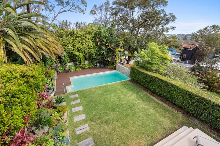 Jackpot – Modern Stylish Home w AC Pool Garage