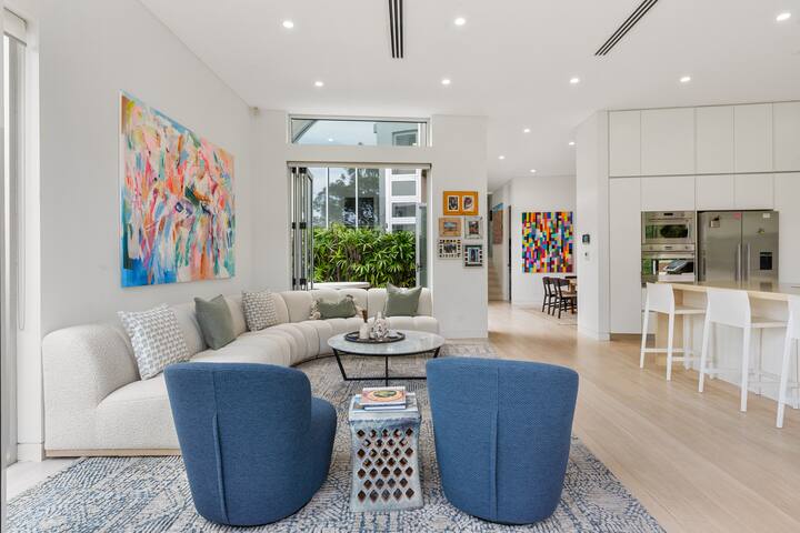 Jackpot – Modern Stylish Home w AC Pool Garage gallery image 4