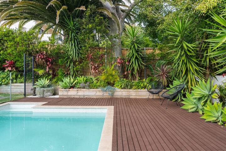 Jackpot – Modern Stylish Home w AC Pool Garage gallery image 3