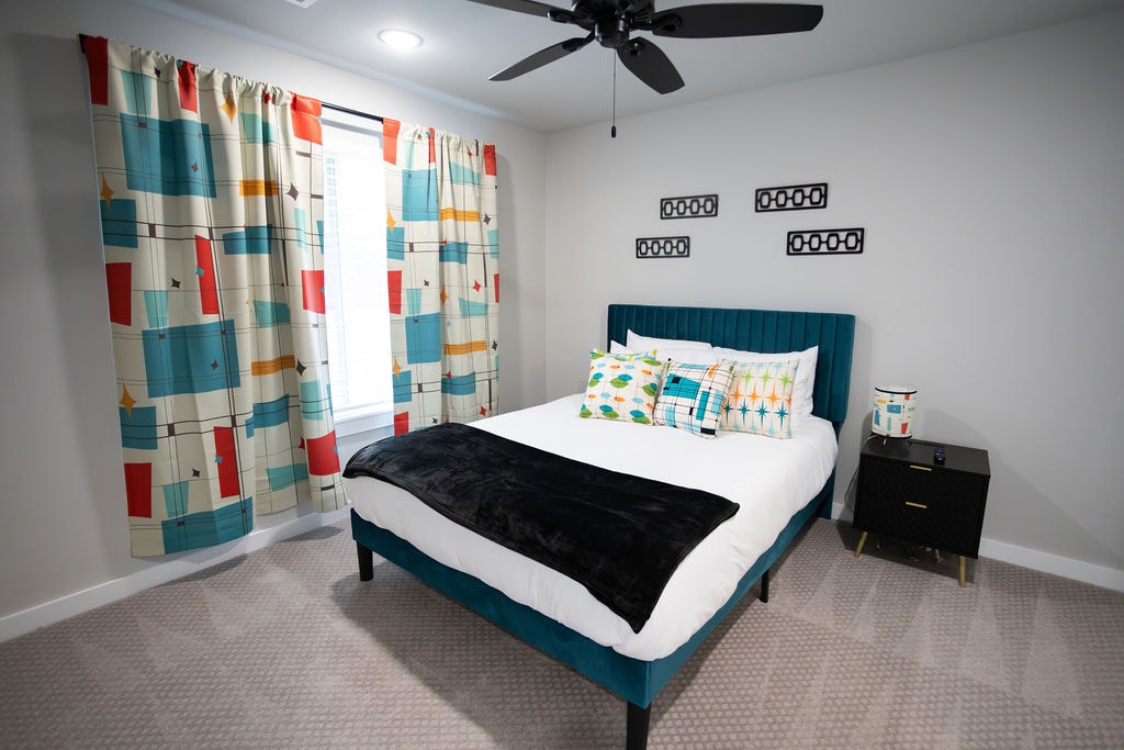 Dhoma e tretë e gjumit me krevat dopio "queen" 
Perde të errëta
Të gjitha dhomat e gjumit janë lart