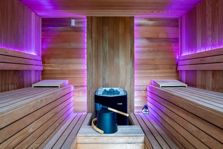 Spacious and stylish family oasis on Noosa Hill gallery image 4