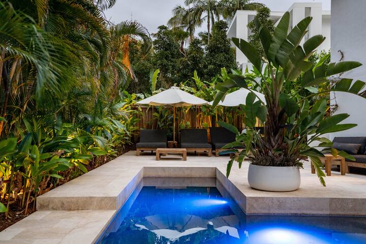 Spacious and stylish family oasis on Noosa Hill gallery image 5