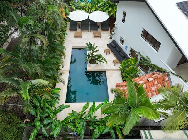 Spacious and stylish family oasis on Noosa Hill