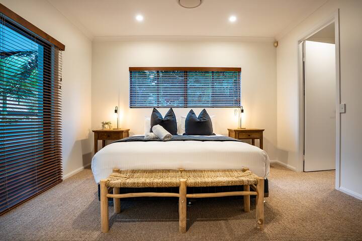 Spacious and stylish family oasis on Noosa Hill gallery image 3