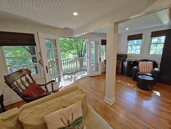 Peaceful New Canaan 2-bdrm Cottage - Pet Friendly! - New Canaan, CT