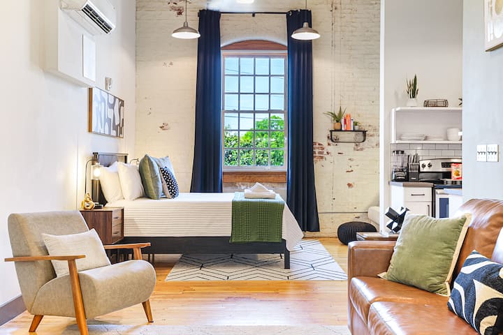 White Lily Leisure ~ Walk to Downtown & Old City - Lofts for Rent in  Knoxville, Tennessee, United States - Airbnb