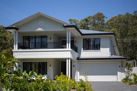 The Wallum Blueys
Sun-Kissed Luxe, Heated Pool