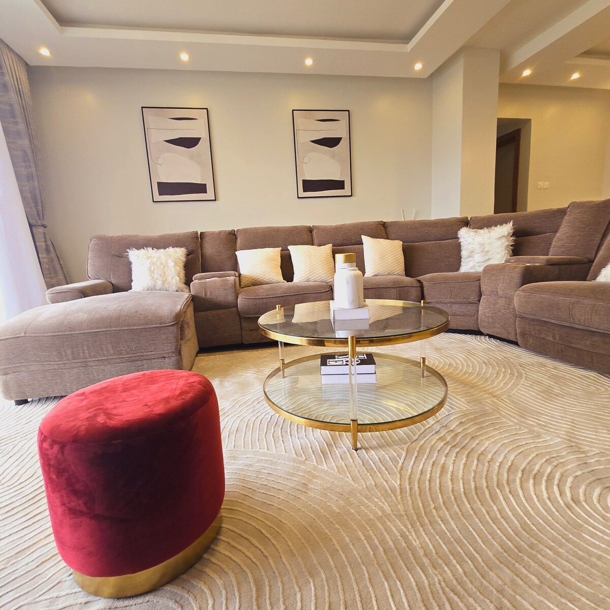 Espacioso centro Yaya 3BR Allensuite con piscina y gimnasio