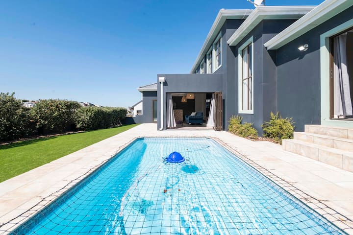 Luxury Family Villa – Big Bay Beach