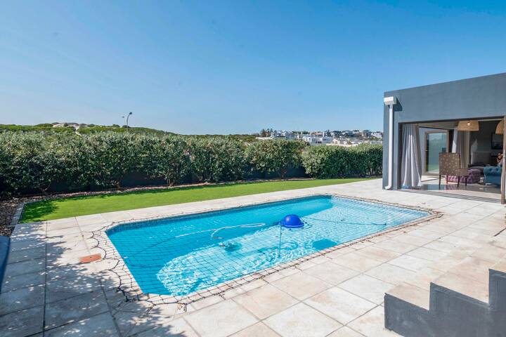 Luxury Family Villa – Big Bay Beach gallery image 2