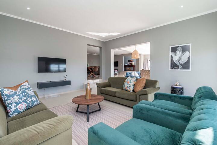 Luxury Family Villa – Big Bay Beach gallery image 3