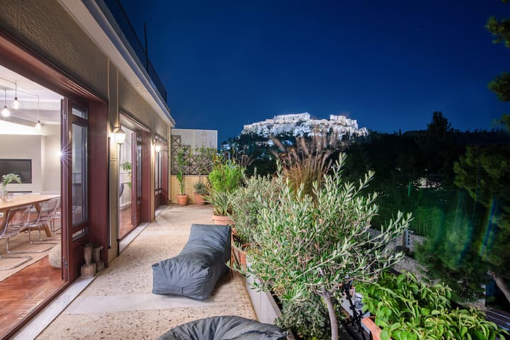 Acropolis Noir Penthouse