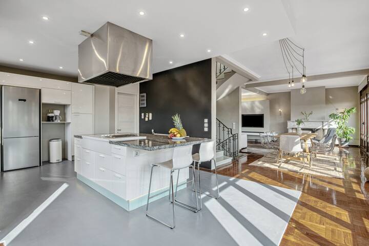 Acropolis Noir Penthouse gallery image 3