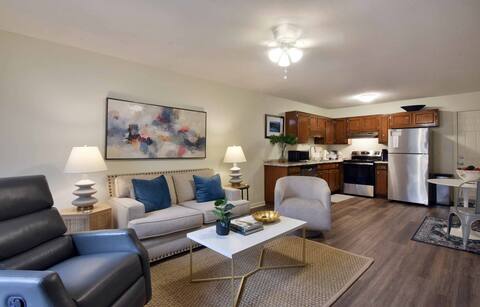 Top performing Airbnb: 3 night minimum stay- 1/1 Clean, Close to Phoebe! in Albany