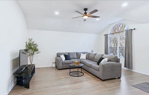 Premier 5BR/3BA Modern Retreat with King Suite!