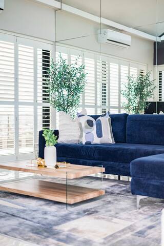 Greek-Themed Penthouse with Panoramic Views gallery image 2